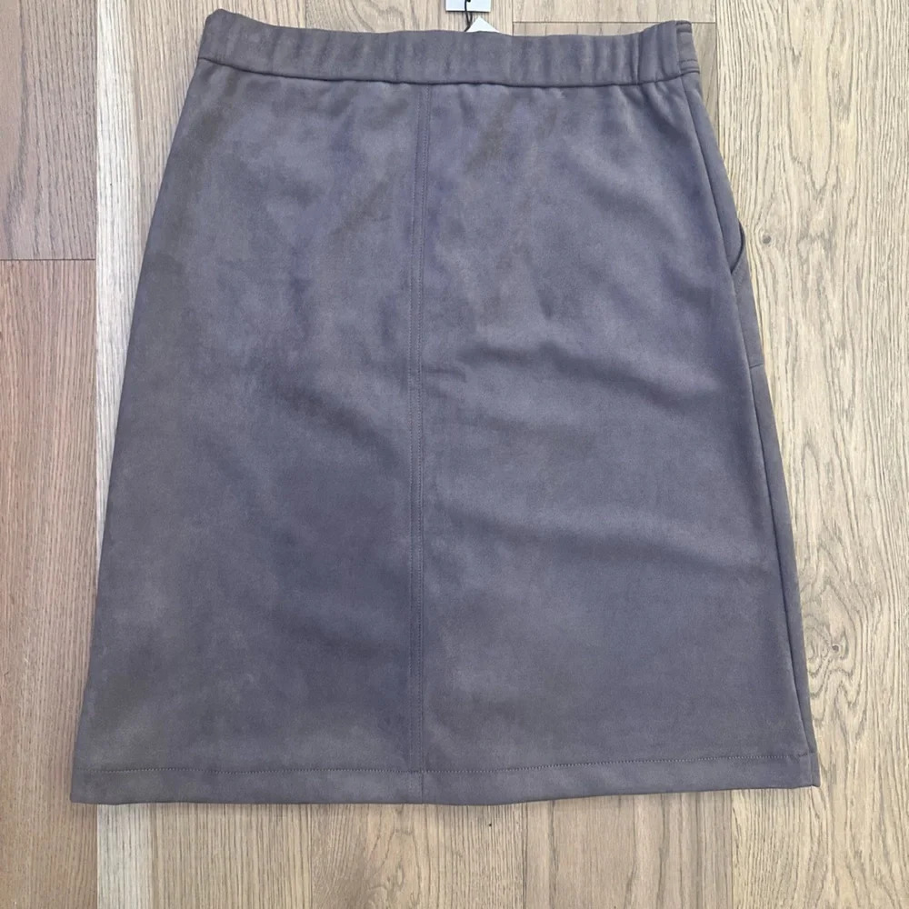 NWT Tahari Faux Leather/Suede Knee length skirt with pockets Size M - Picture 11 of 11